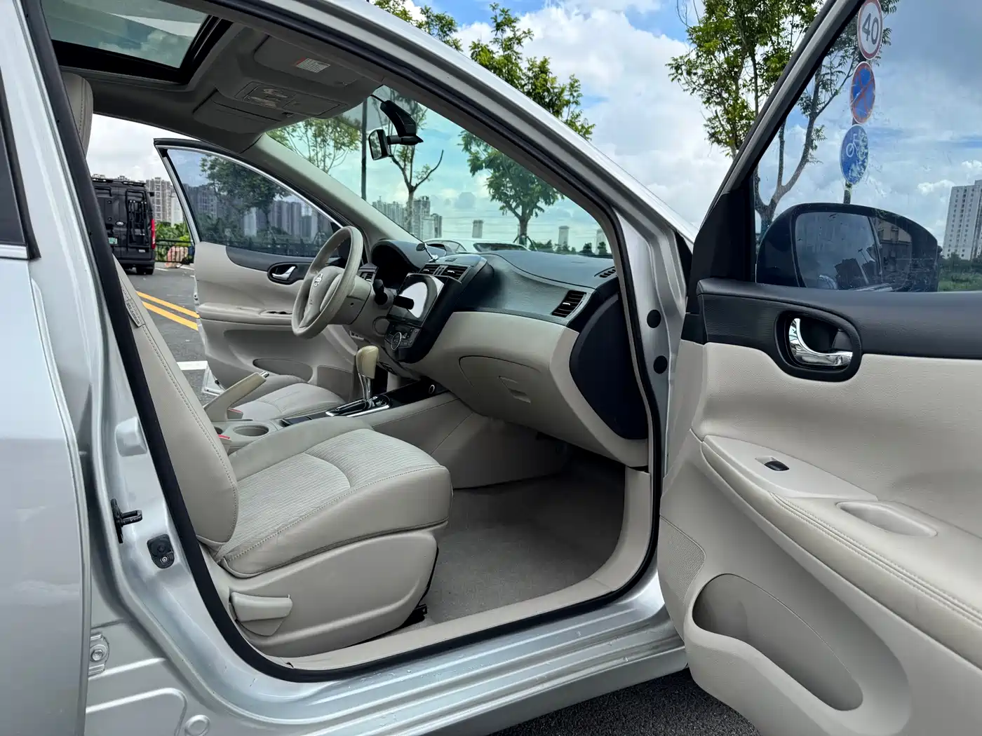 Фото 7 - Nissan Tiida