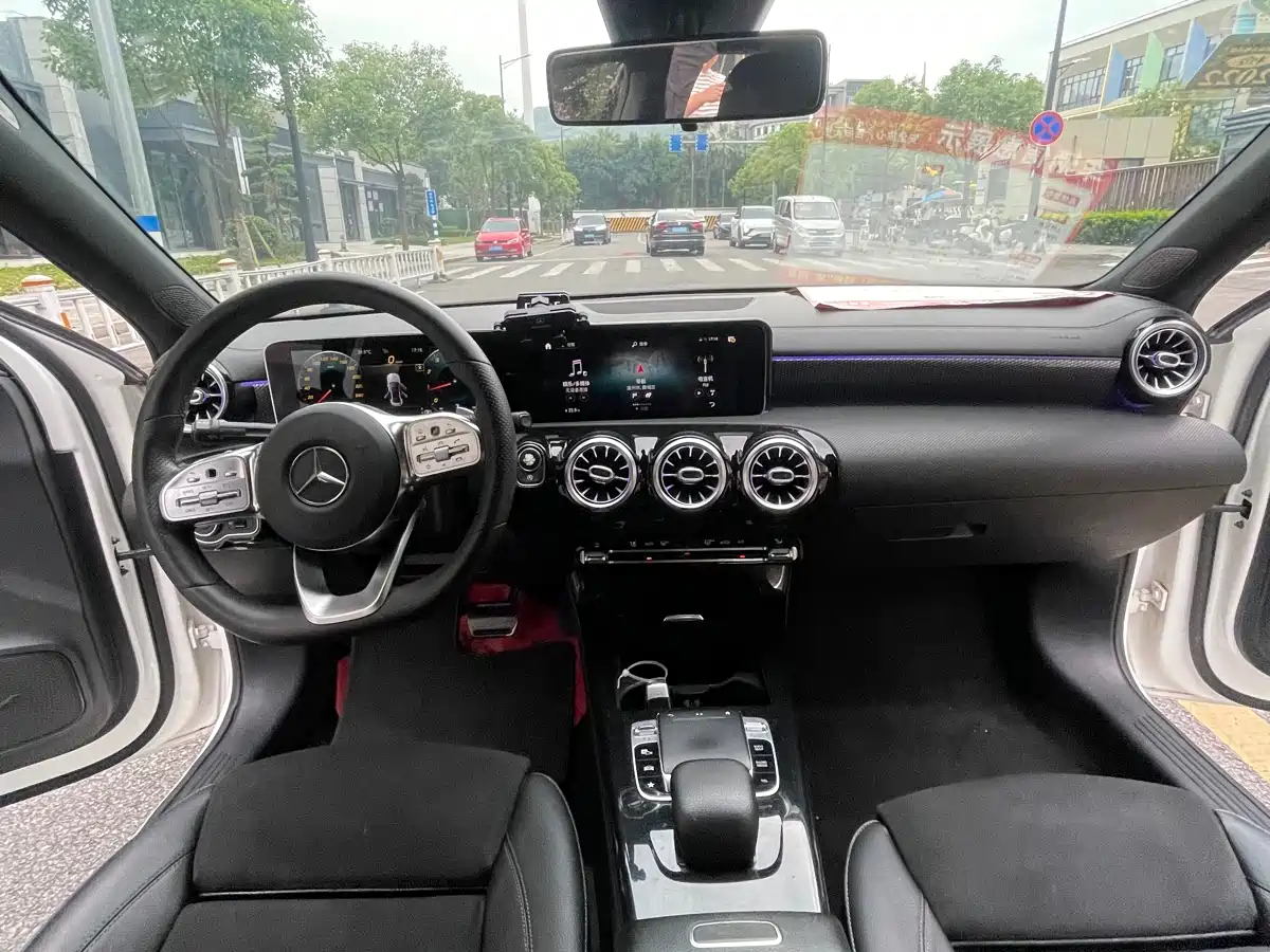 Mercedes-Benz A-Class 2020 Facelift A 200 L Sport Sedan Dynamic фото 12