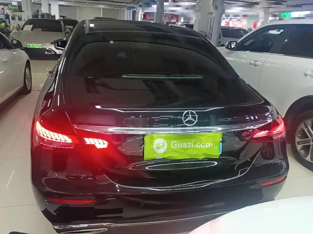 Фото 6 - Mercedes-Benz E-Class