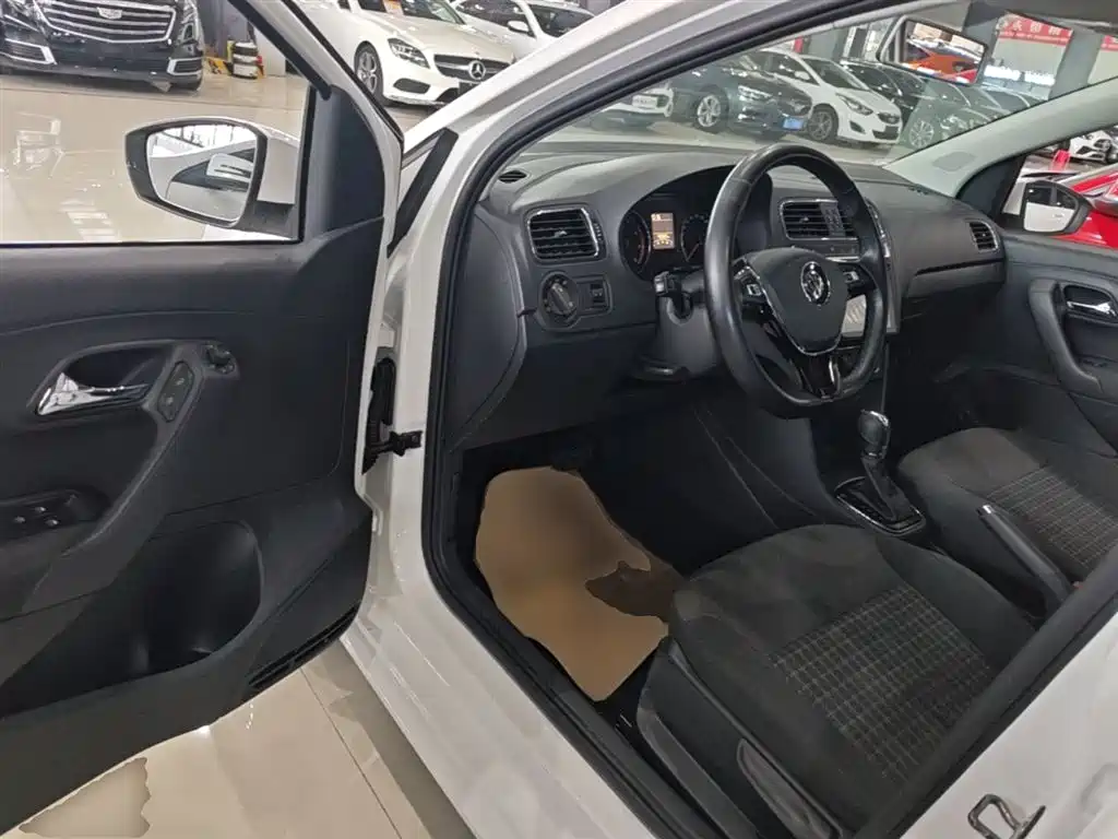 Volkswagen Polo 2018 1.5L Auto Comfort фото 16