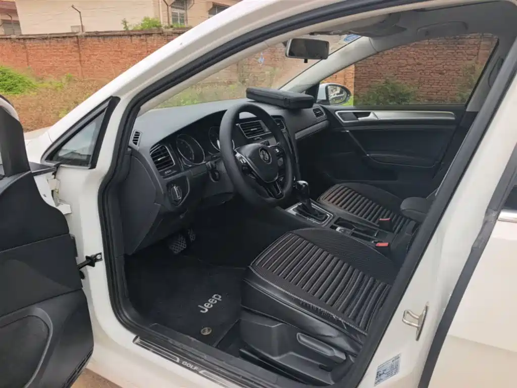 Volkswagen Golf 2018 1.6L Automatic Comfort фото 16