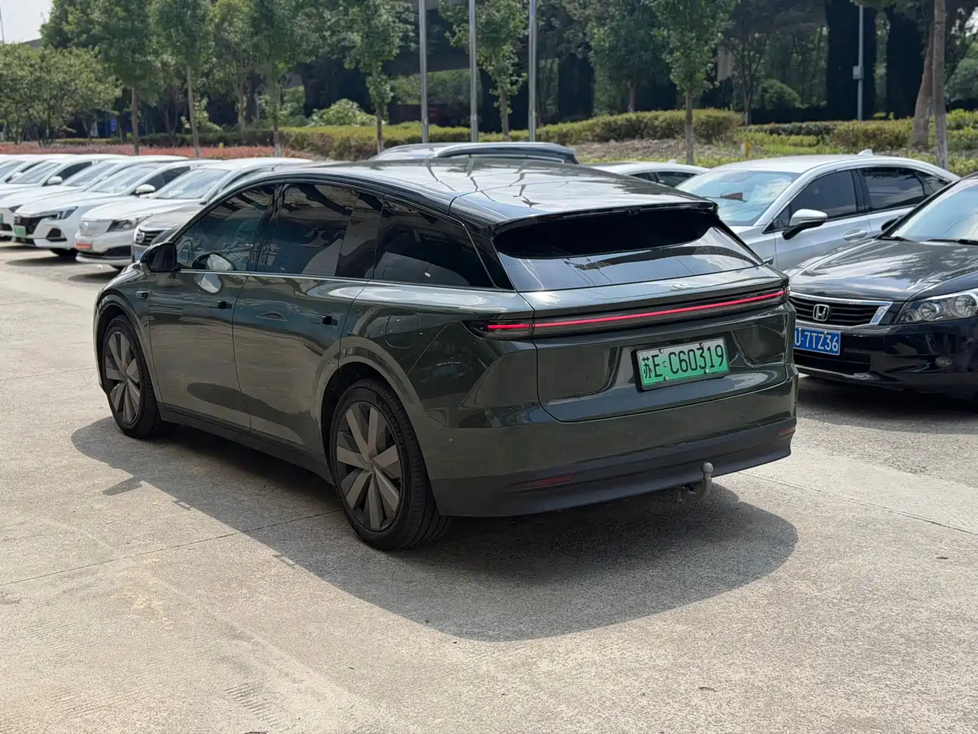 Photo 7 - Li Auto i6