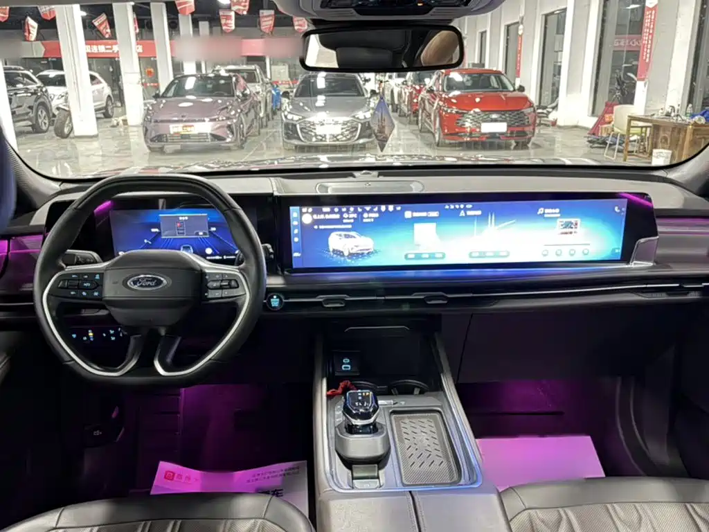 Фото 22 - Ford Edge