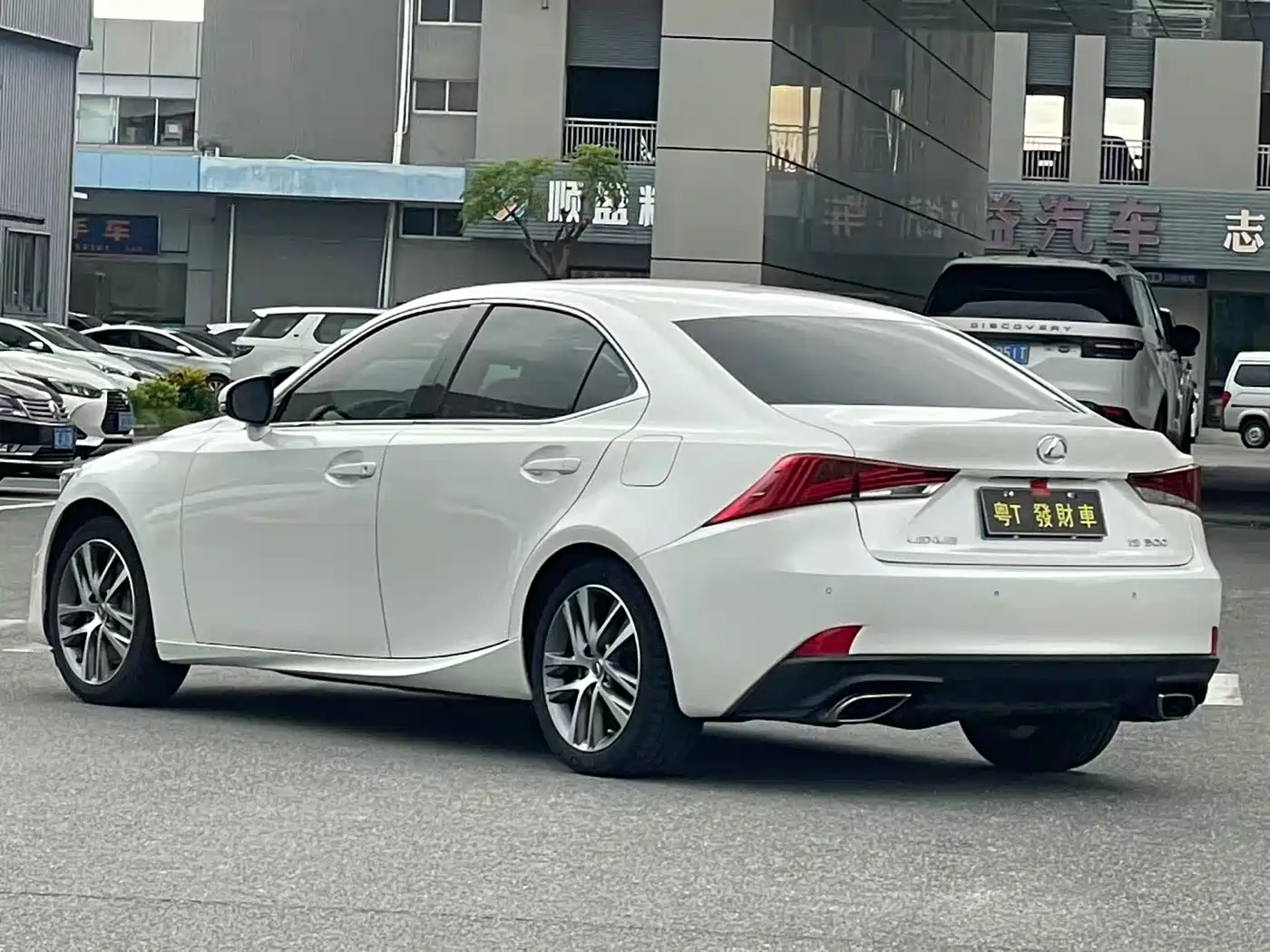Lexus IS 2019 2017 300 Leading Edition