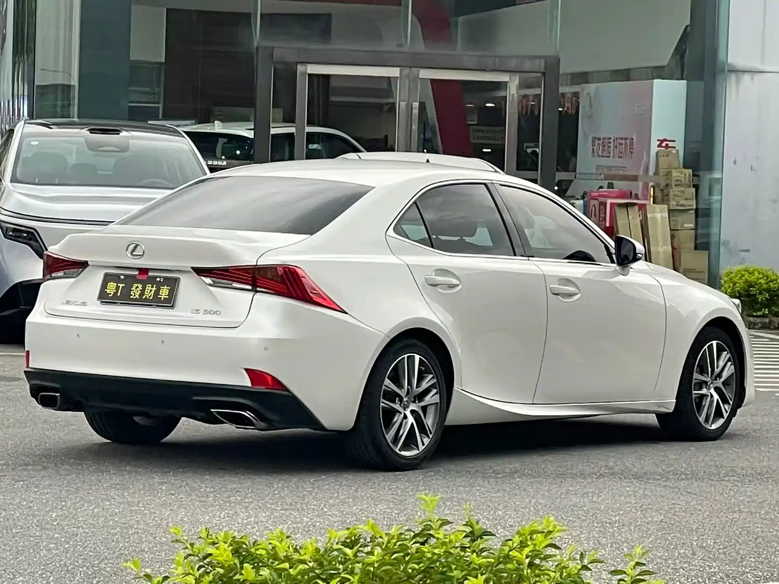 Фото 9 - Lexus IS