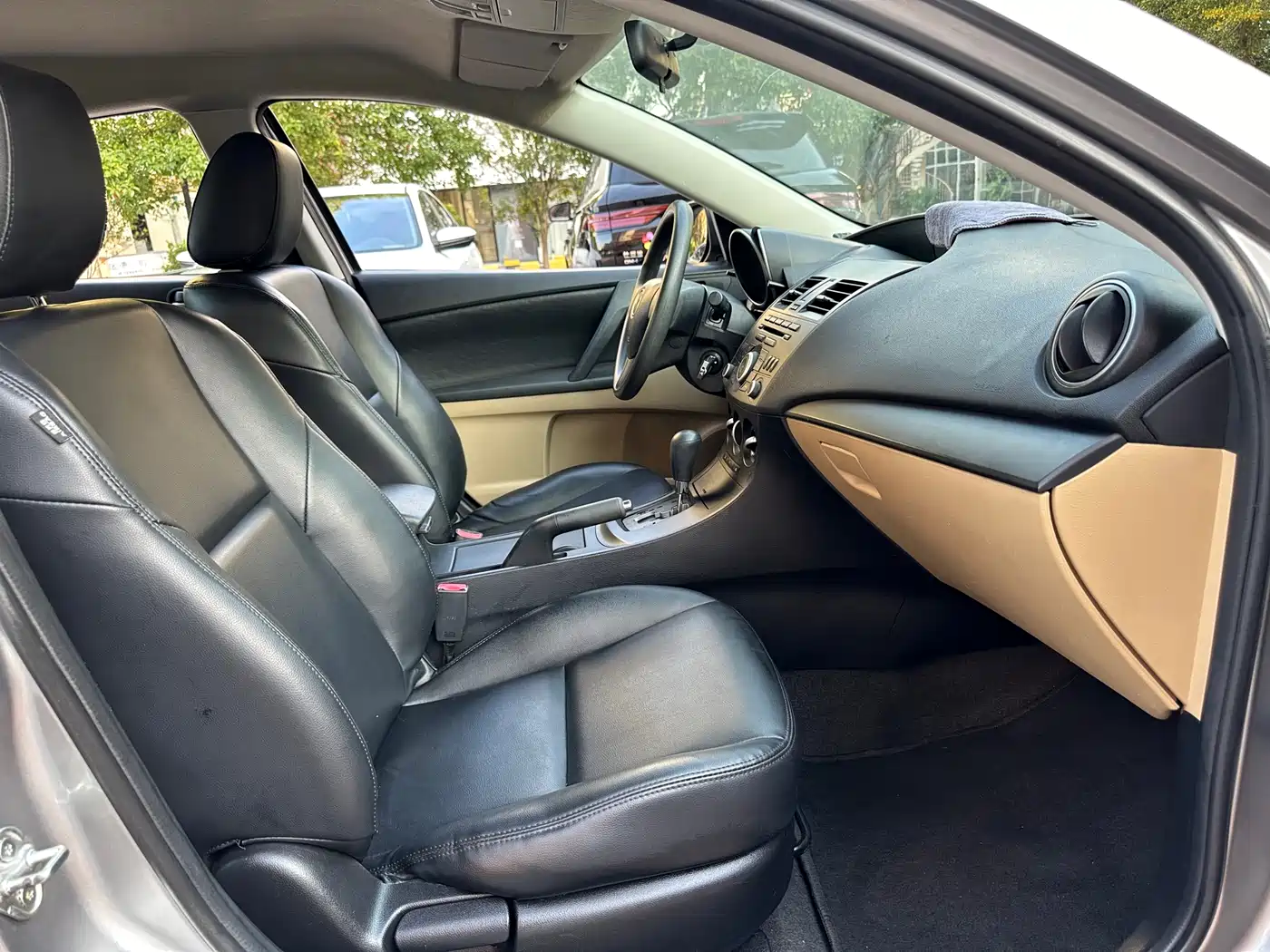 Mazda Mazda3 Axela 2011 2011 Sedan 1.6L Automatic Comfort