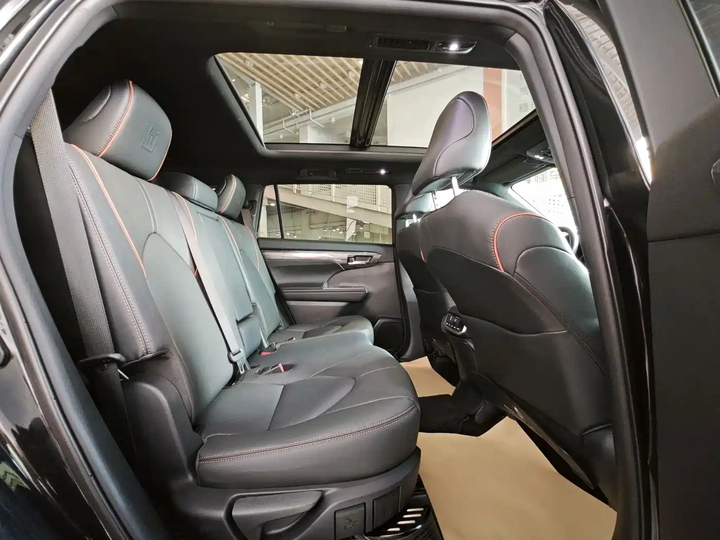 Toyota Crown Kluger 2024 2.5L HEV 4WD Premium Edition фото 18