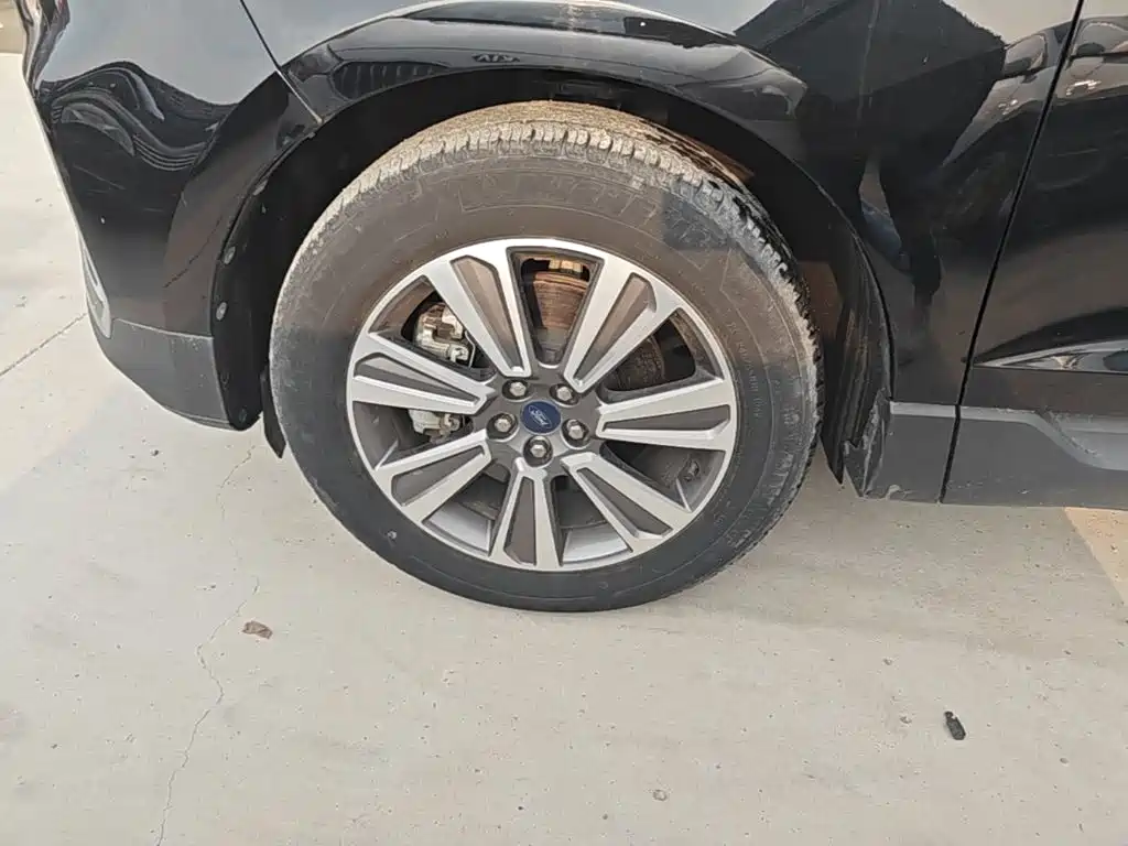 Фото 25 - Ford Edge