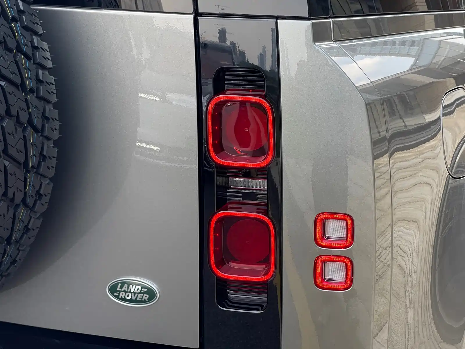 Photo 29 - Land Rover Defender