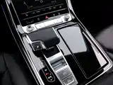Photo 10 - Audi Q8
