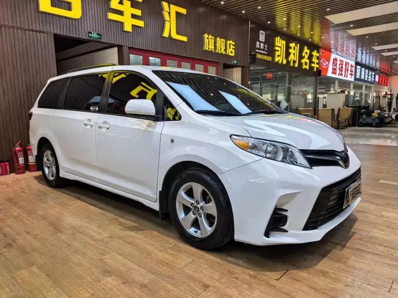 Toyota Sienna 2020 2018 Base Model