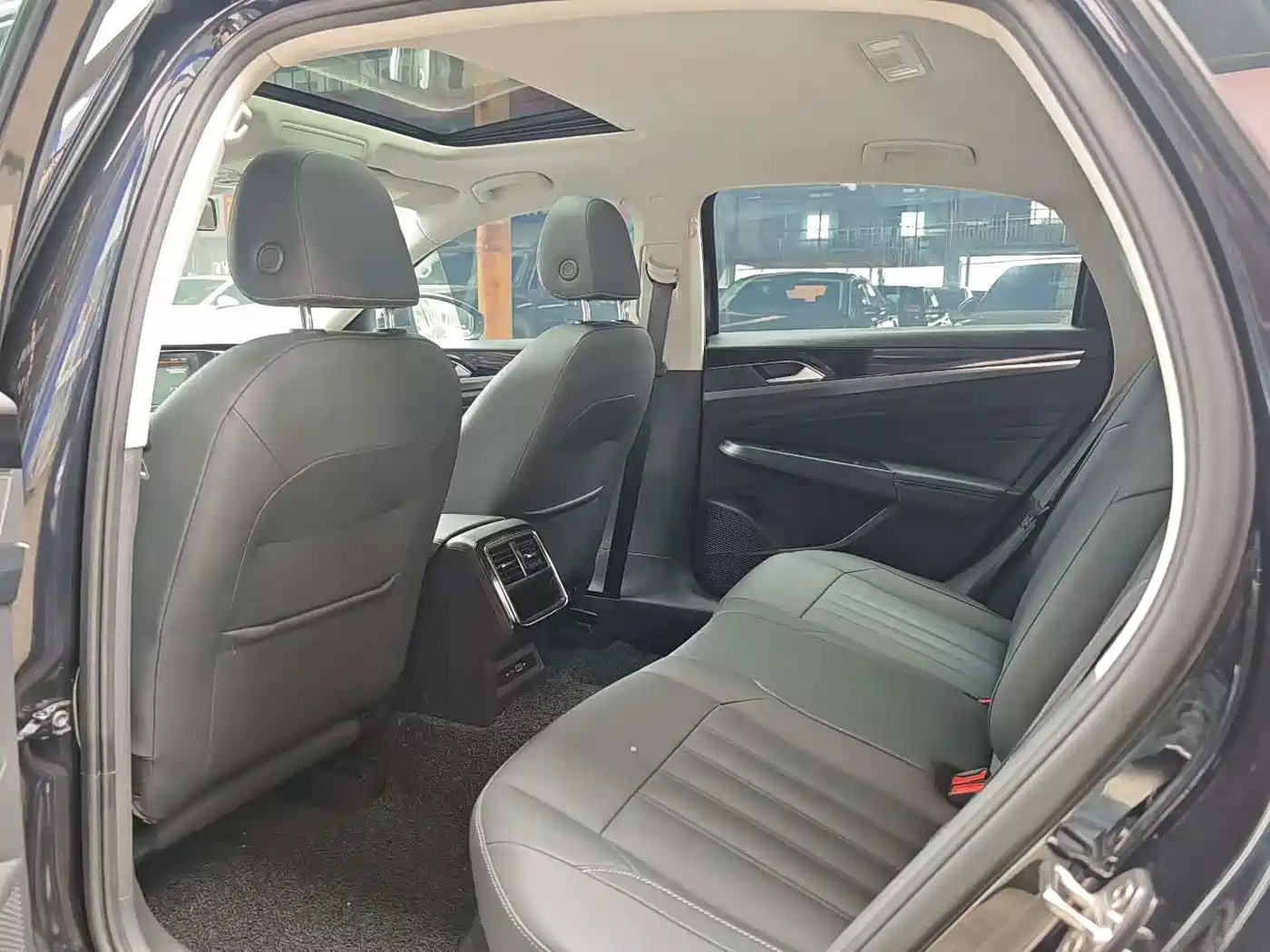 Фото 6 - Volkswagen Passat