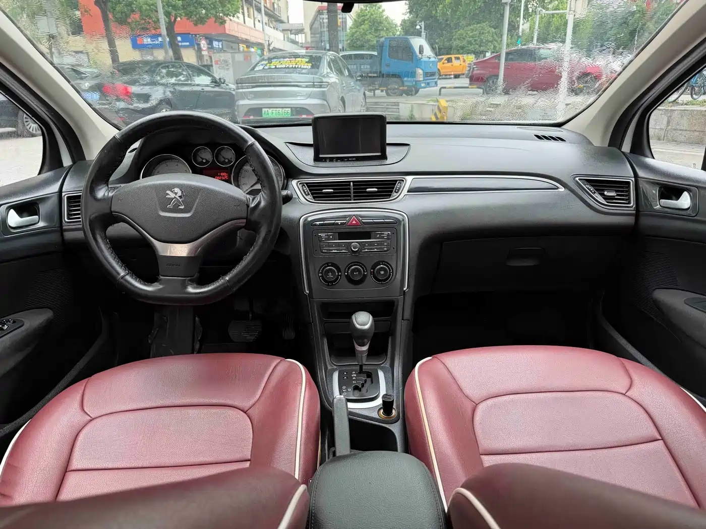 Peugeot 308 2014 Model Joy Edition Classic 1.6L Automatic Superior Style фото 9