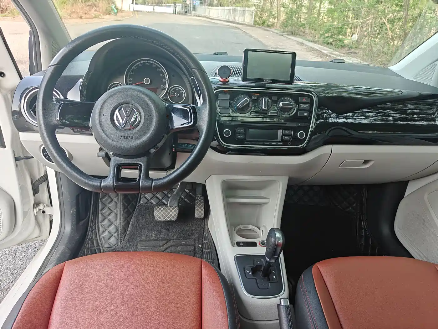 Volkswagen up! 2015 1.0L high up! фото 4