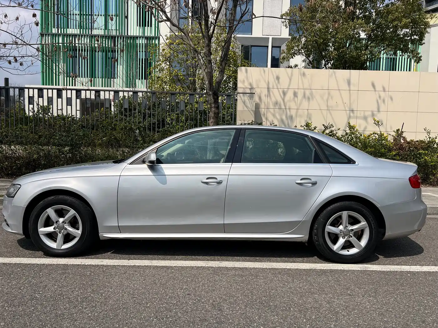Audi A4L 2013 35 TFSI Automatic Comfort фото 3