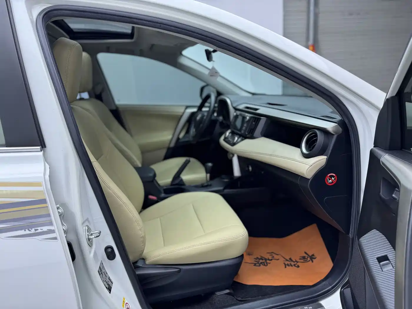 Toyota RAV4 Rongfang 2015 2.0L CVT 2WD Trend Edition фото 16