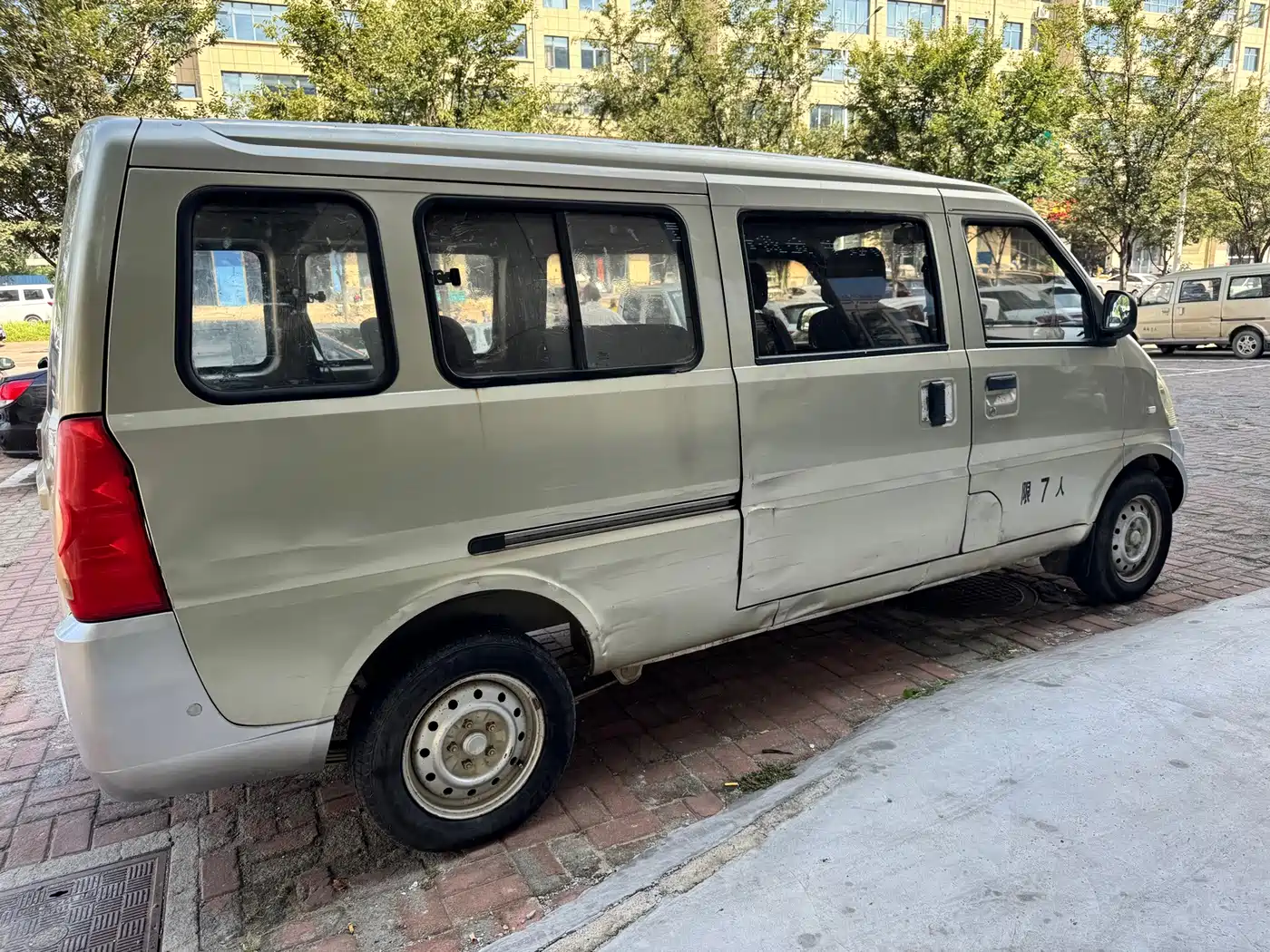 Wuling Motors Wuling Rongguang 2013 2012 1.5L Extended Standard Model