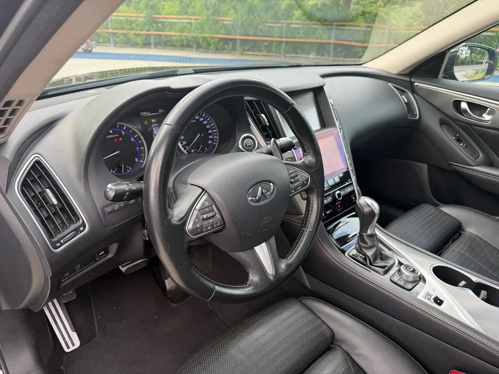 Photo 7 - Infiniti Q50L