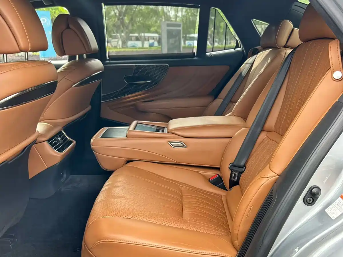 Lexus LS 2021 500h Executive Edition фото 6