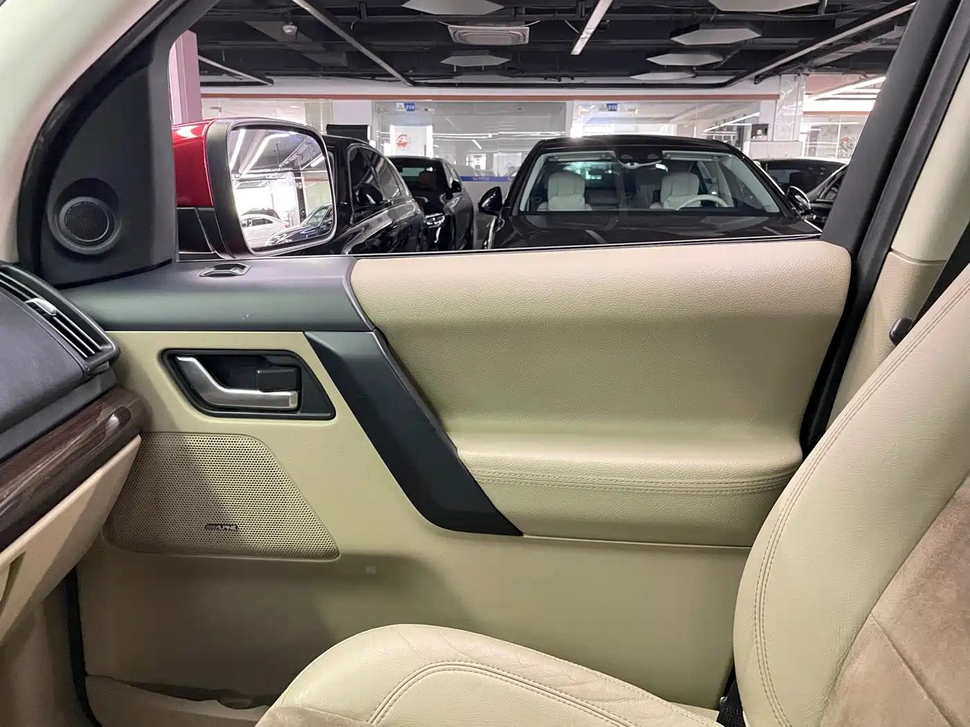 Land Rover Freelander 2 2011 3.2L China Red Limited Edition фото 28