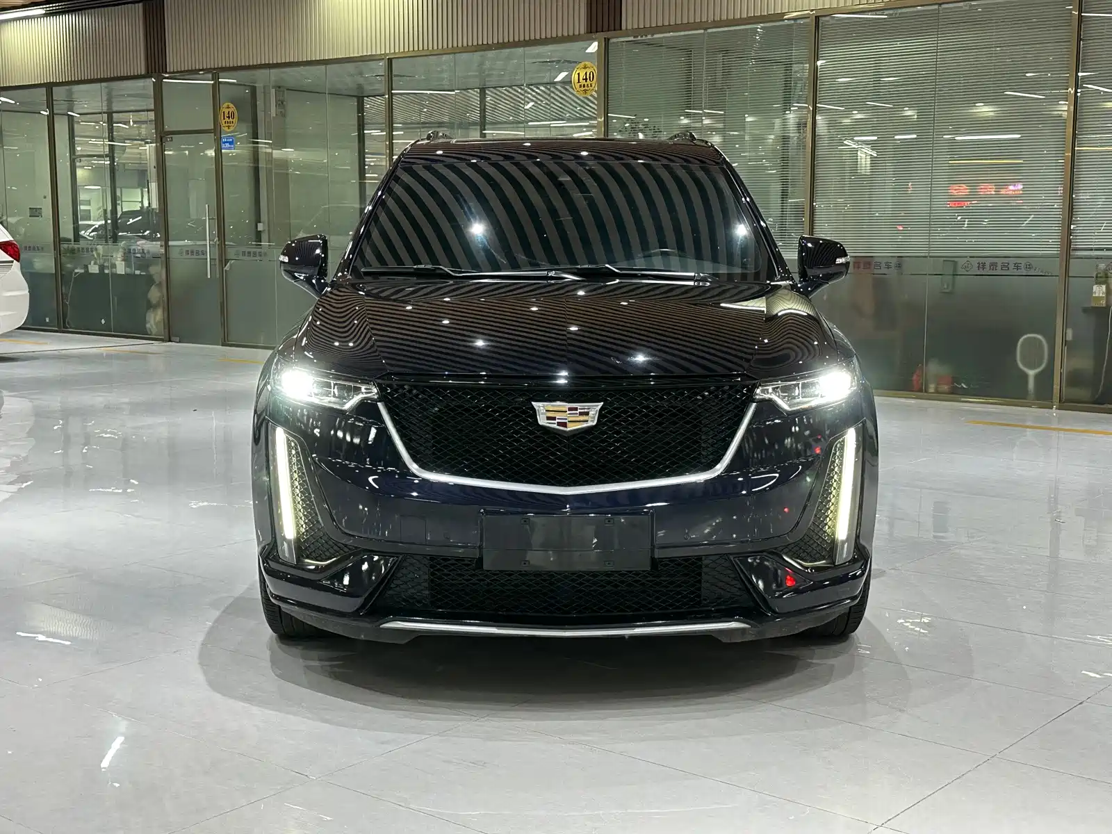Фото 2 - Cadillac XT6