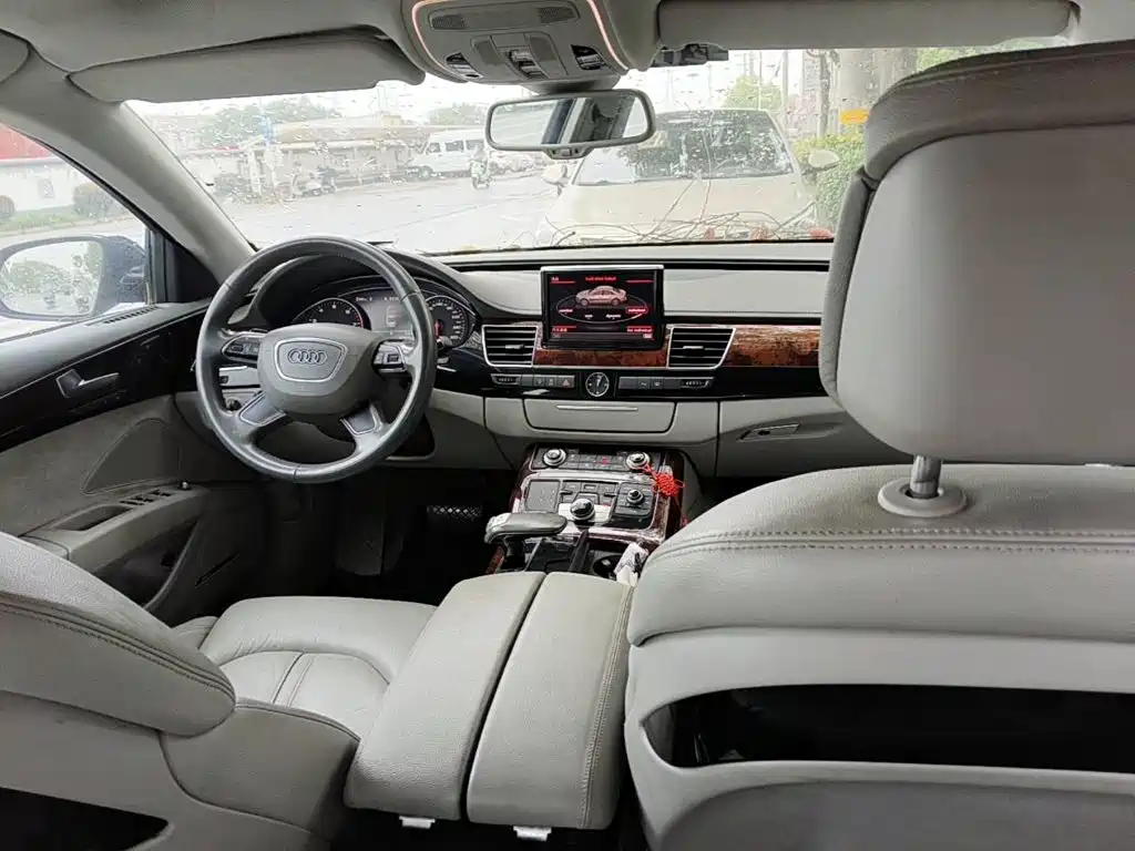 Photo 11 - Audi A8