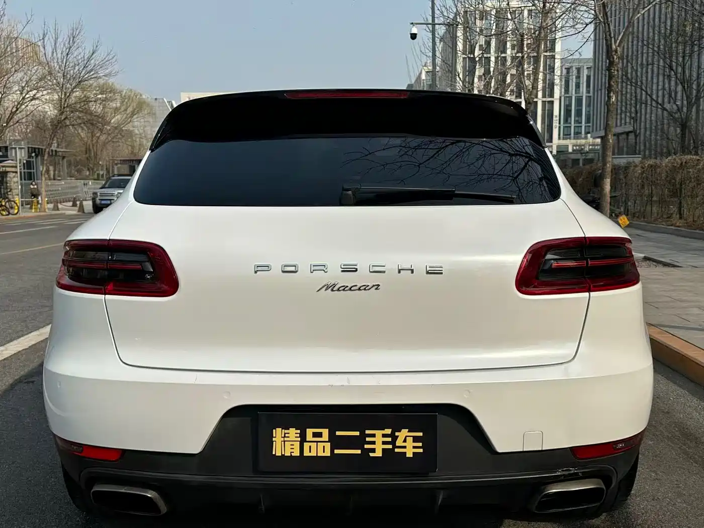 PORSCHE MACAN