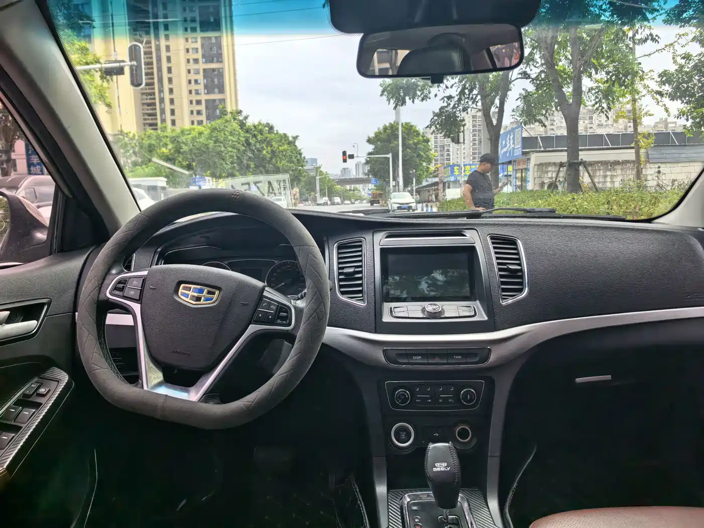 Фото 5 - Geely Vision