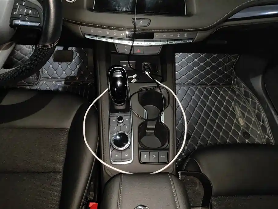 CADILLAC XT4