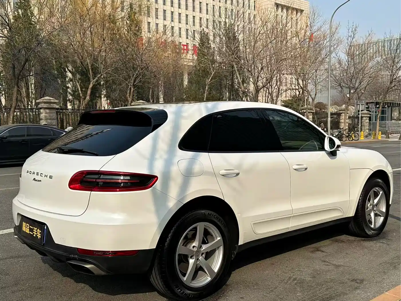 PORSCHE MACAN