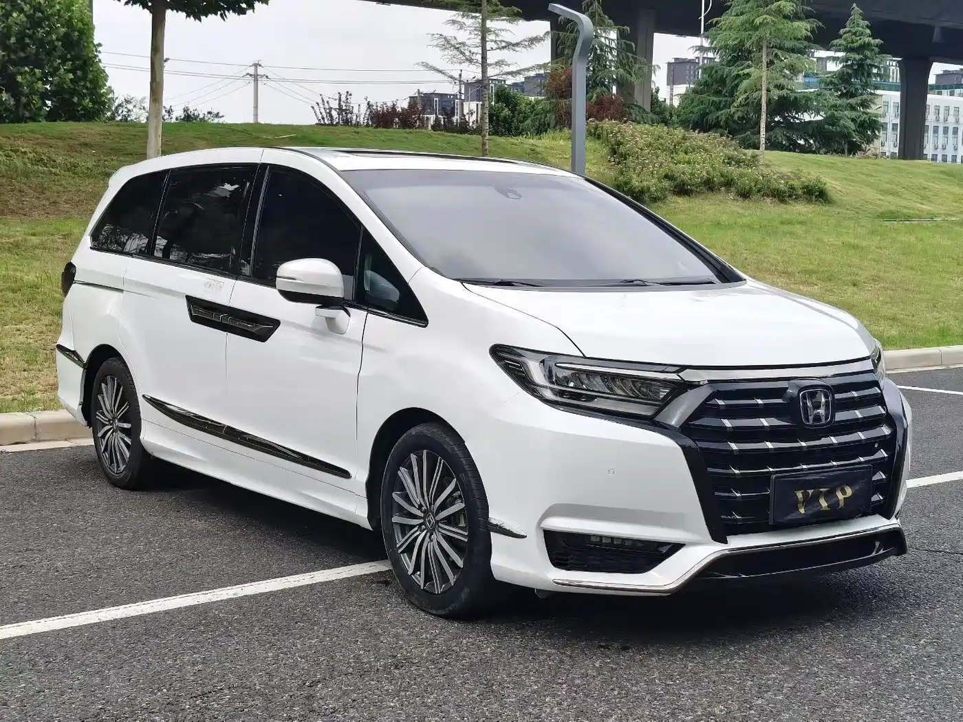 Honda Elysion 2022 2.0L e:HEV Supreme Edition фото 3