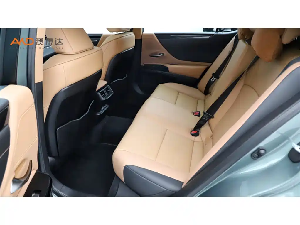 Фото 7 - Lexus ES