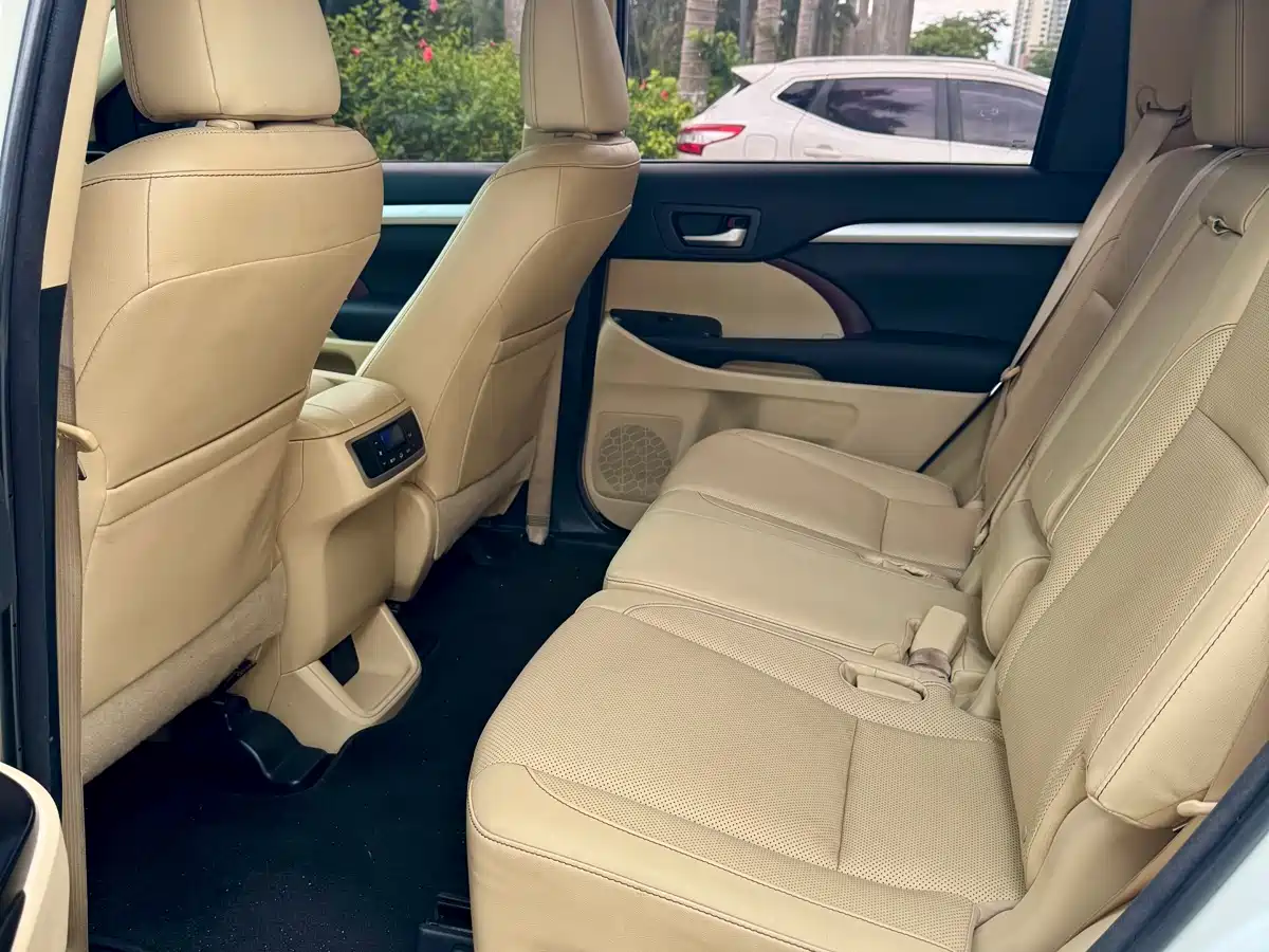 Toyota Highlander 2015 2.0T FWD Luxury Edition 7-seater фото 6
