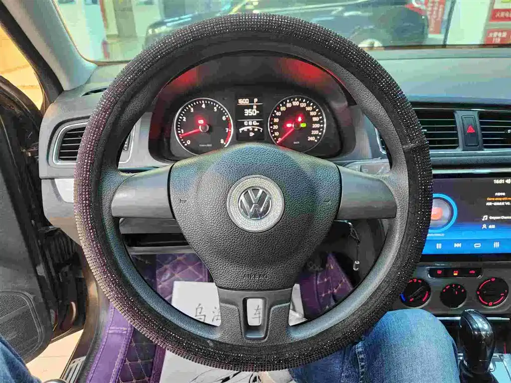 Volkswagen Lavida Tour 2015 1.6L Automatic Comfort Edition фото 4