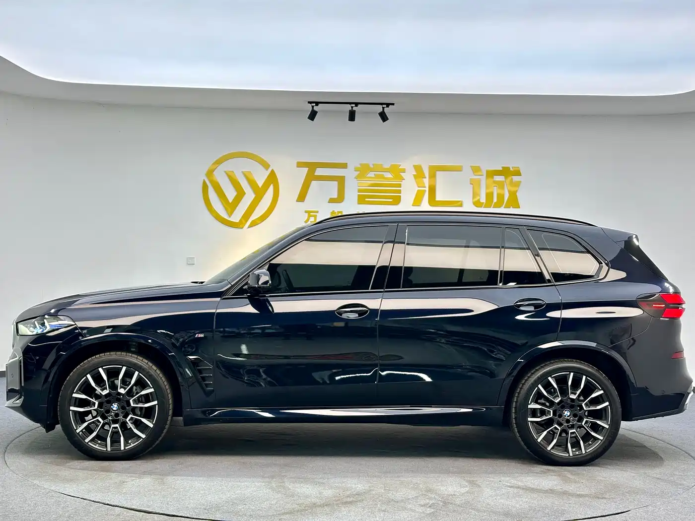 BMW X5 2023 xDrive 40Li M Sport Black Night Package фото 3