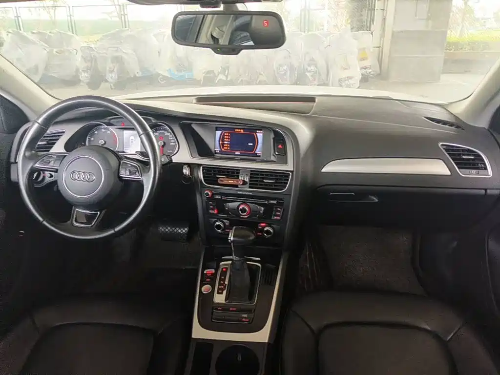 Photo 12 - Audi A4L
