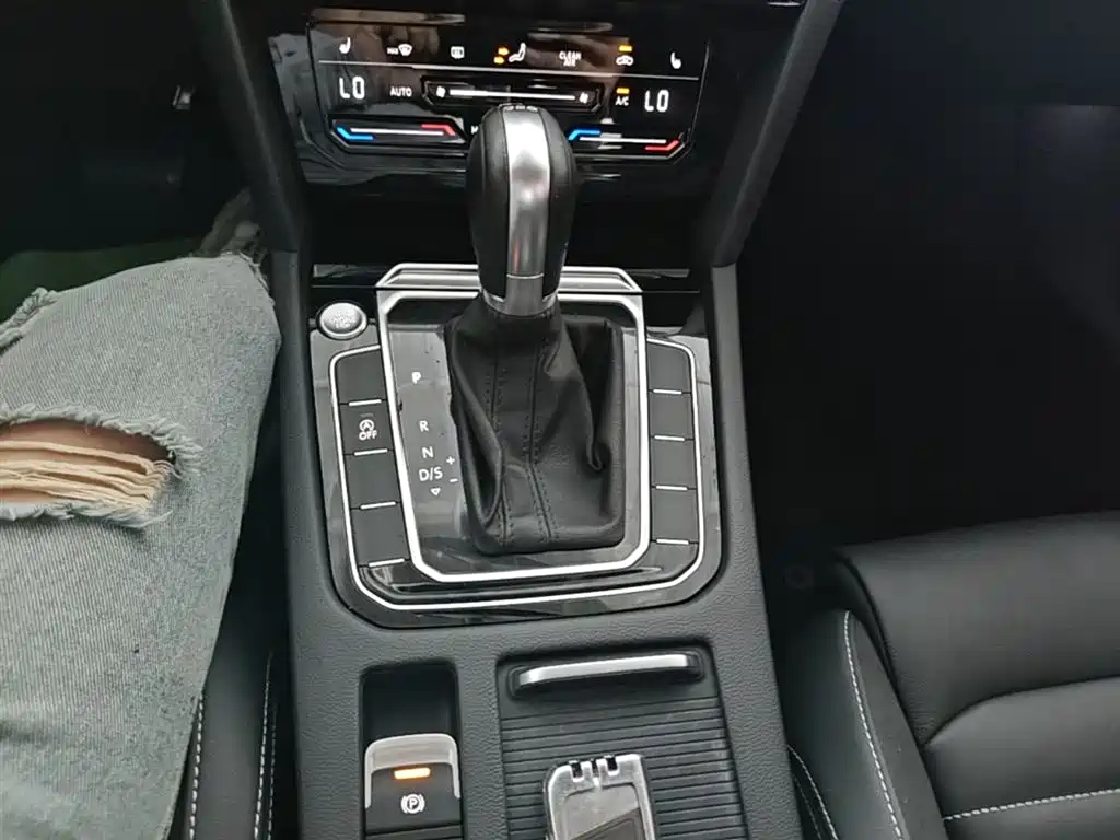 Volkswagen Magotan 2020 330TSI DSG Luxury фото 14