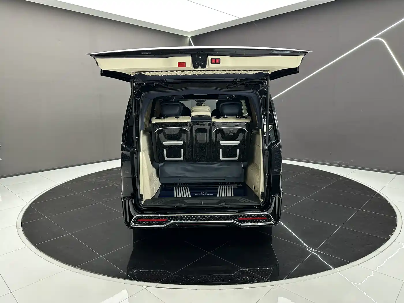 Mercedes-Benz Vito 2023 2.0T Business 7-Seater фото 20