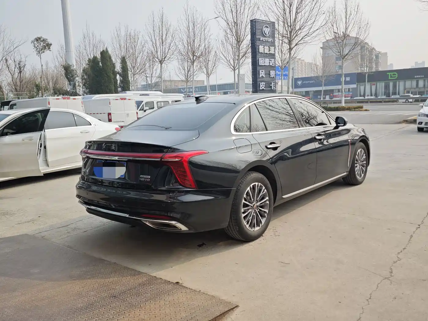 Hongqi H5 2025 1.5T DCT Flag Rhythm 500,000 Units Memorial Edition фото 3