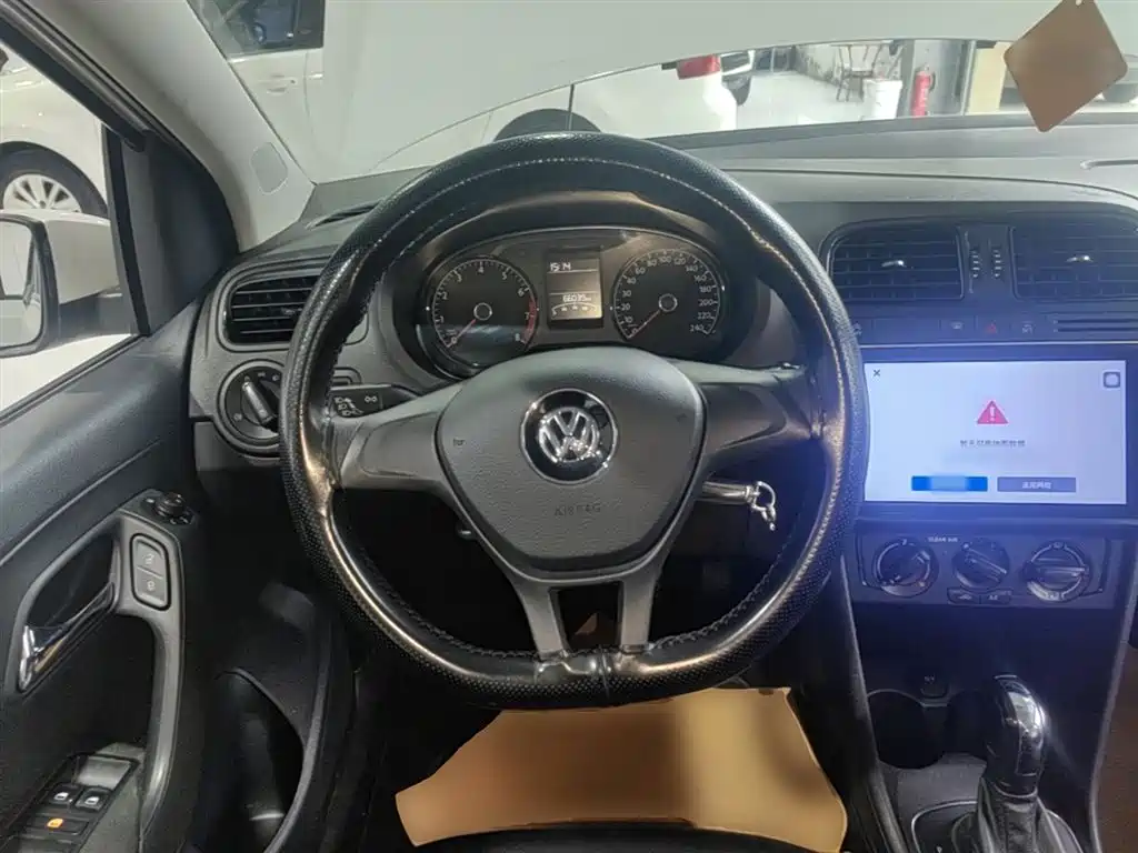 Volkswagen Polo 2018 1.5L Auto Safe Drive фото 11