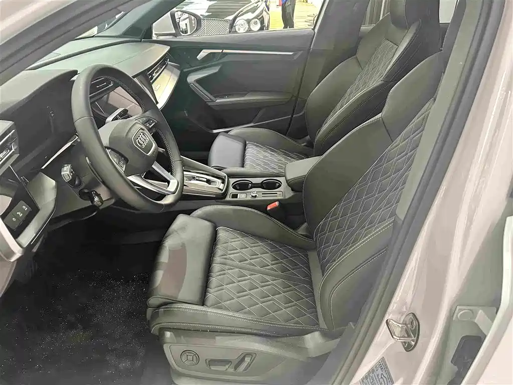 Audi A3 2026 2025 Facelift Sportback 35TFSI Flying Spur Premium