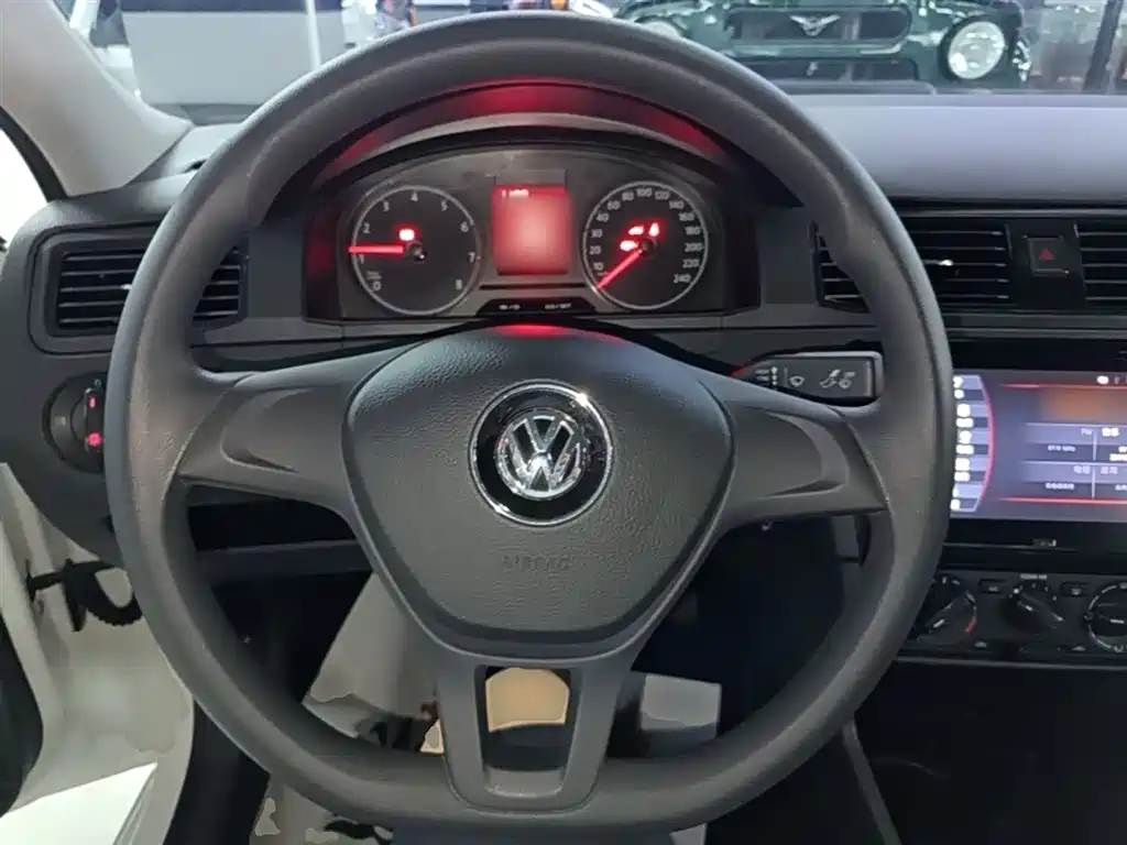 VOLKSWAGEN SANTANA