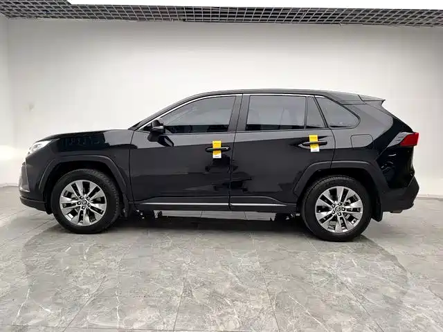 Toyota Wildlander 2023 2.0L CVT FWD LE фото 7