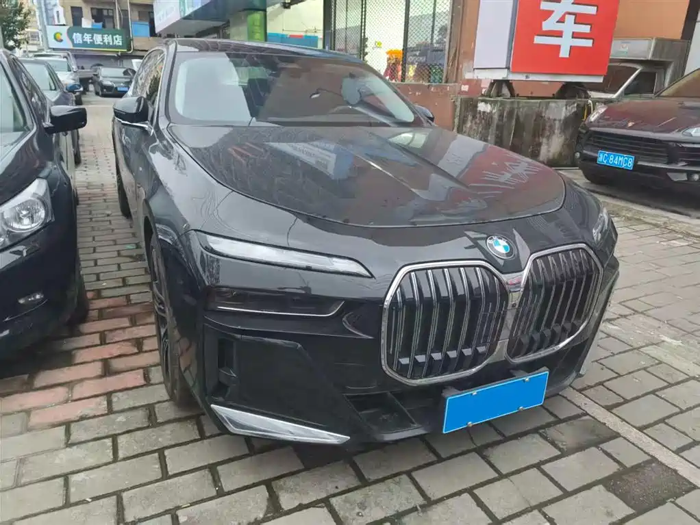 BMW 7-SERIES