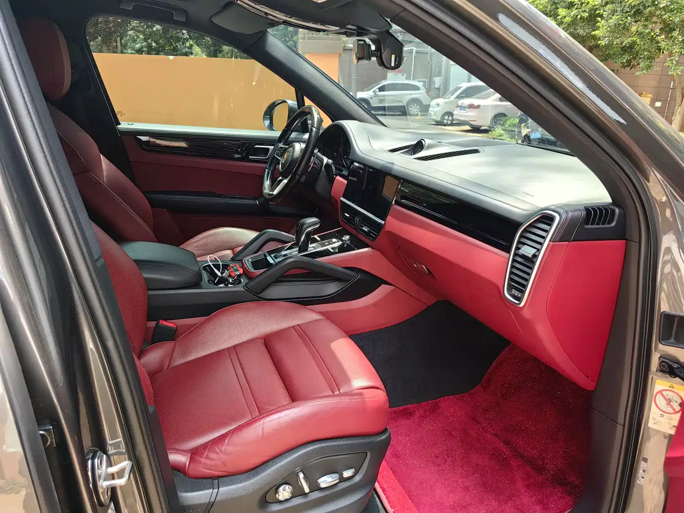 Porsche Cayenne New Energy 2022 Cayenne E-Hybrid 2.0T Platinum Edition фото 9