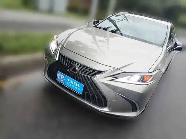Lexus ES 2024 200 Premium Edition — фото 1
