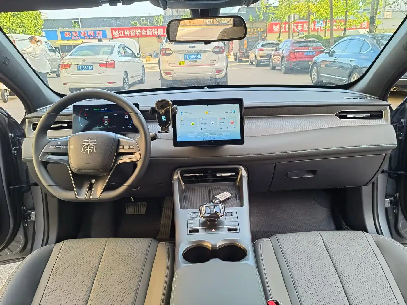 BYD Qin PLUS 2025 DM-i Smart Drive 55KM Leader фото 7
