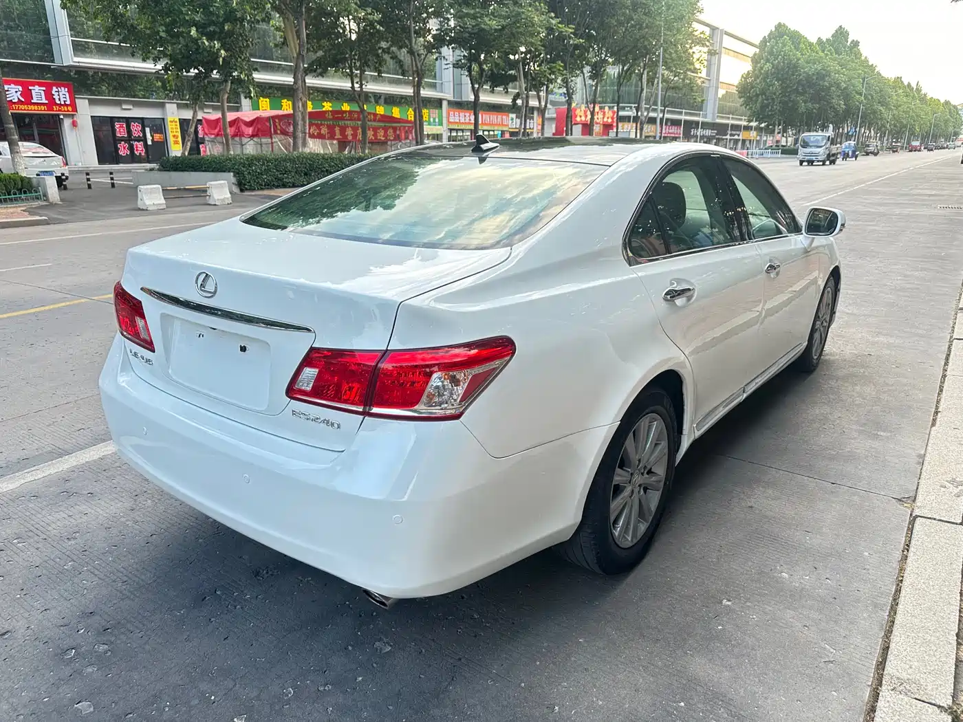 Фото 4 - Lexus ES