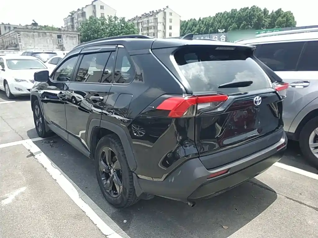 Toyota RAV4 Rongfang 2021 Hybrid 2.5L E-CVT AWD Elite PLUS Edition фото 5