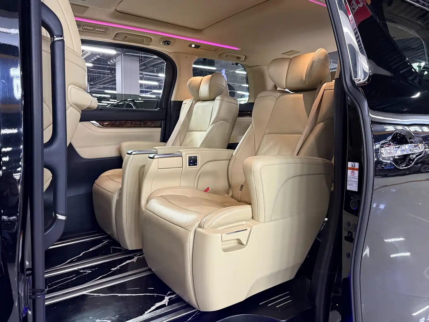 Toyota Alphard 2021 Hybrid 2.5L Luxury фото 15